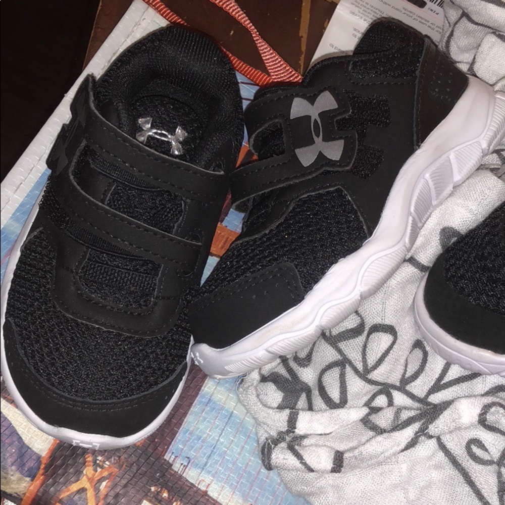Toddler Shoes 5-5.5 lot